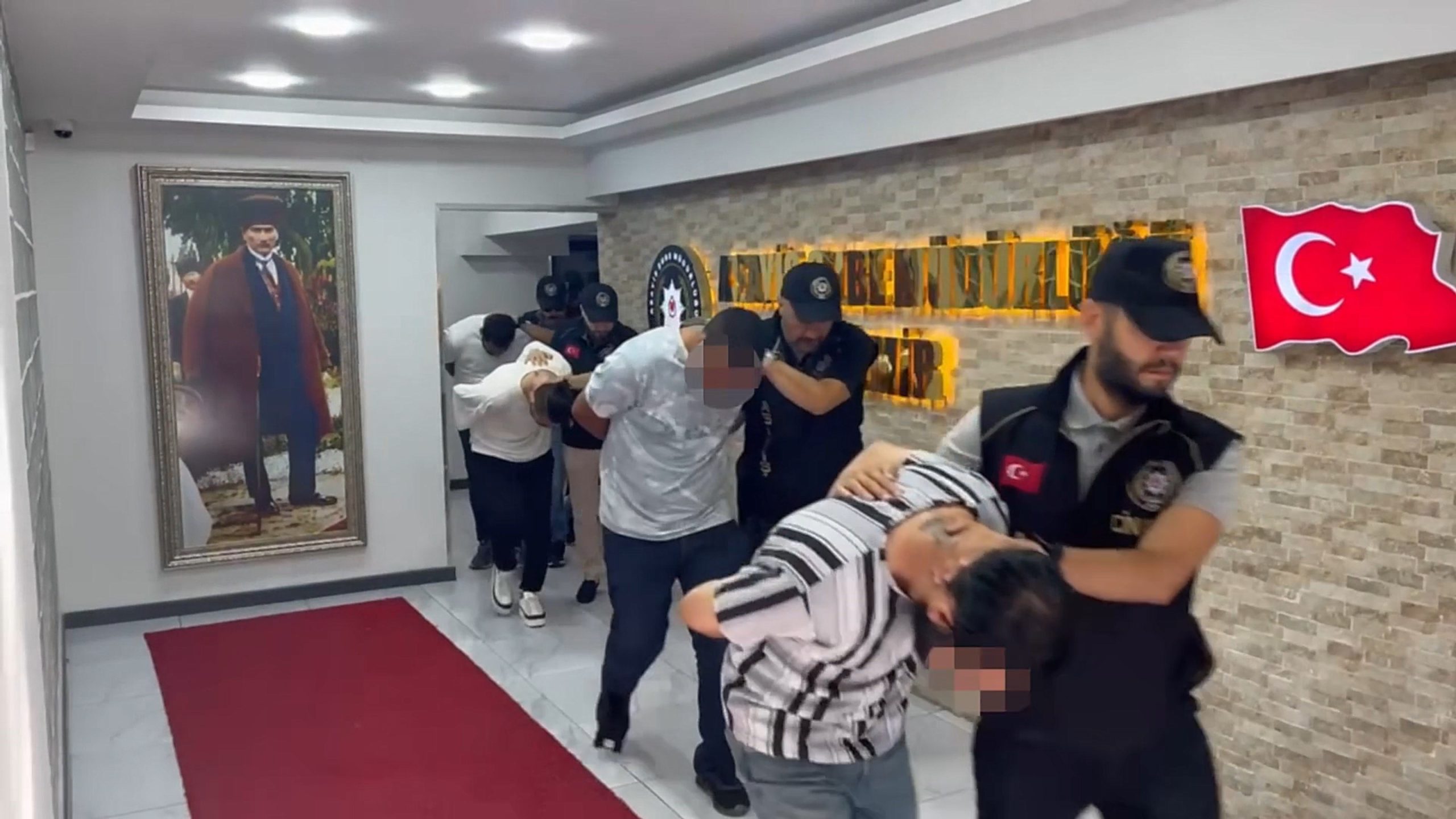 ÇİĞLİ'DE SOKAK ORTASINDA İŞLENEN CİNAYETTE 2 TUTUKLAMA
