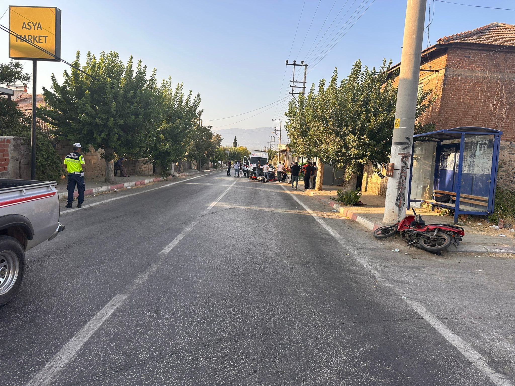 İZMİR'DE TRAFİK KAZASI: 1'İ AĞIR 2 YARALI