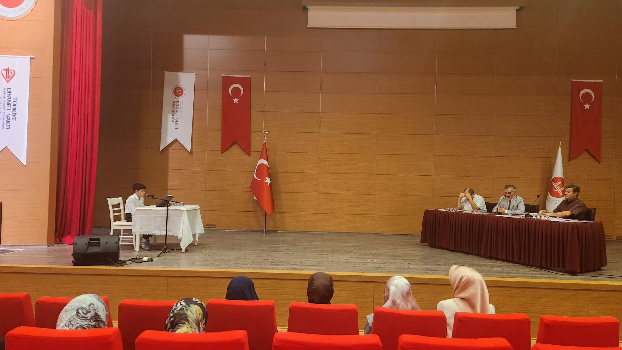 AYDIN'DA HAFIZLIK VE KUR'AN-I KERİM'İ GÜZEL OKUMA YARIŞMASI İL FİNALİ YAPILDI