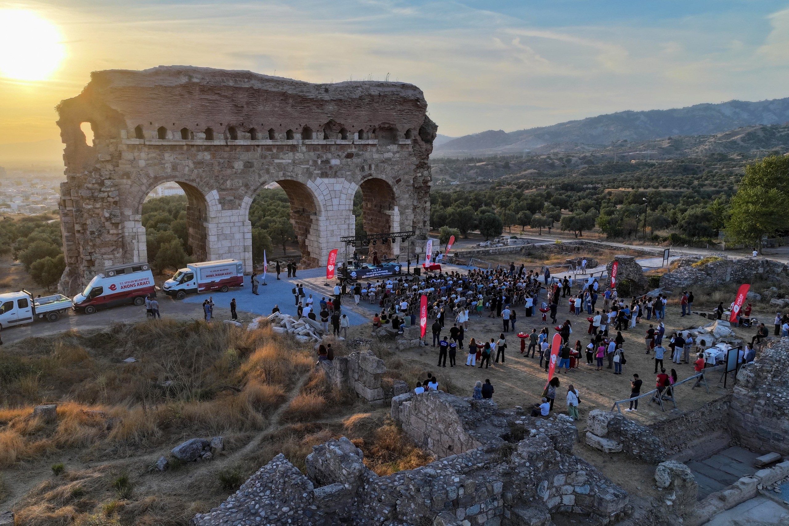 TRALLEİS ANTİK KENTİ'NDE SANAT VE MİTOLOJİ BULUŞMASI