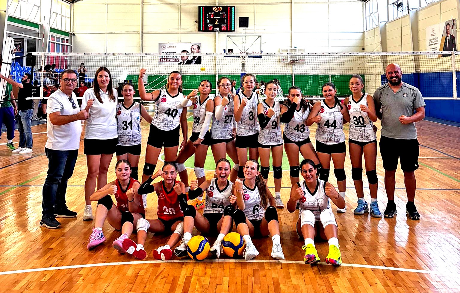 ÇEŞME BELEDİYESPOR KÜÇÜK KIZLAR VOLEYBOL TAKIMI GRUP LİDERİ OLDU