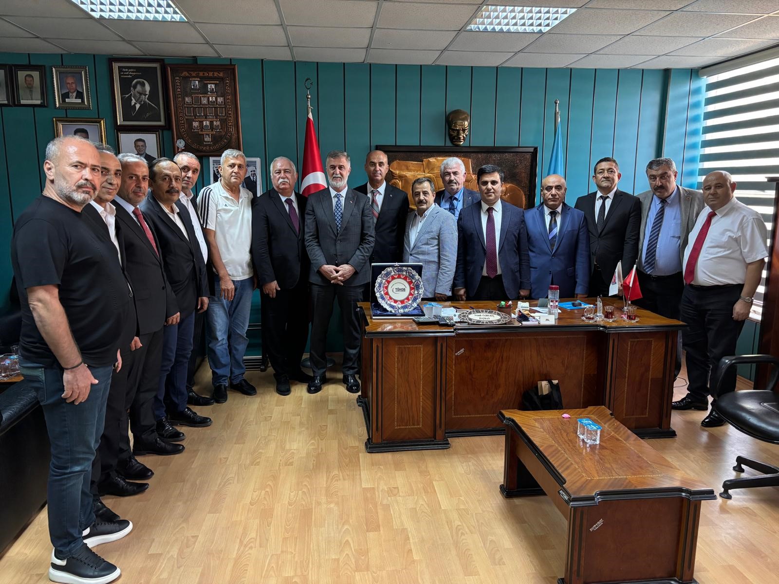 TÖHOB YÖNETİMİ AYDIN'DA TOPLANDI BAŞKAN SOYDAŞ: "EN BÜYÜK SIKINTIMIZ ADİL OLMAYAN ÜCRETSİZ TAŞIMALAR. BU KAPSAMDA 15 MİLYON KİŞİ VAR"