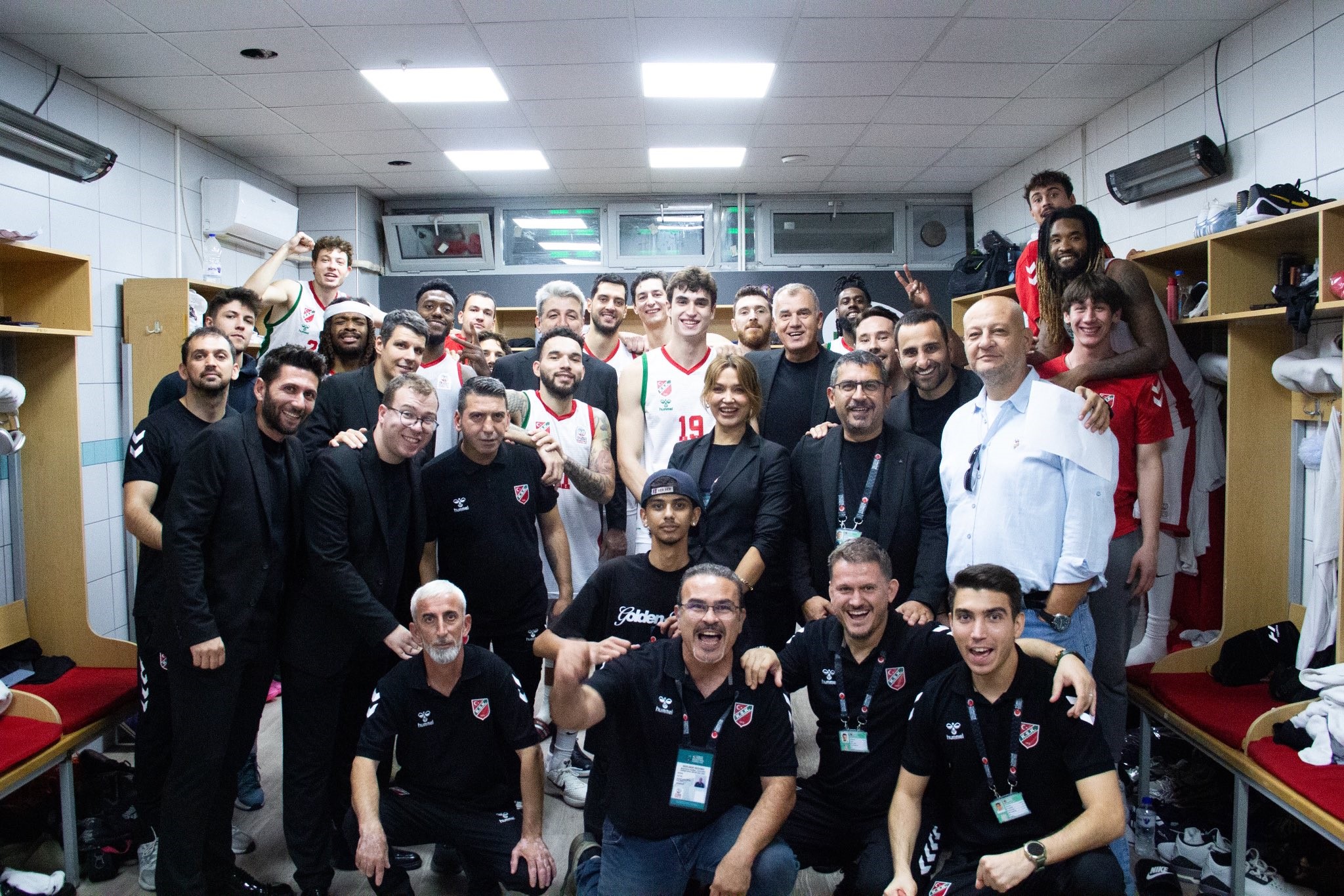 KARŞIYAKA BASKETBOL, GALİBİYETLE TANIŞTI