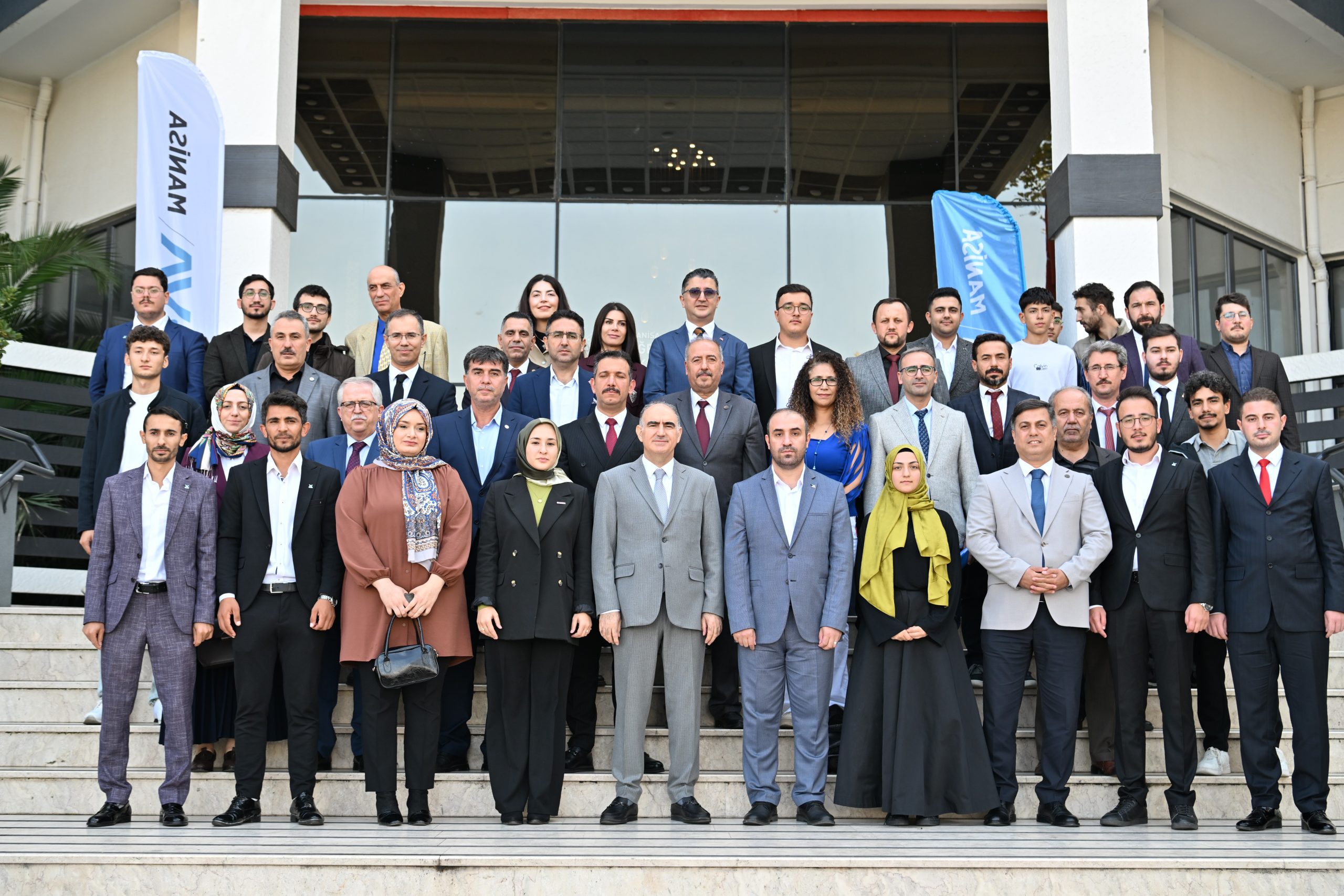 MANİSALI GENÇLERE SUNULAN HİZMETLER ANLATILDI