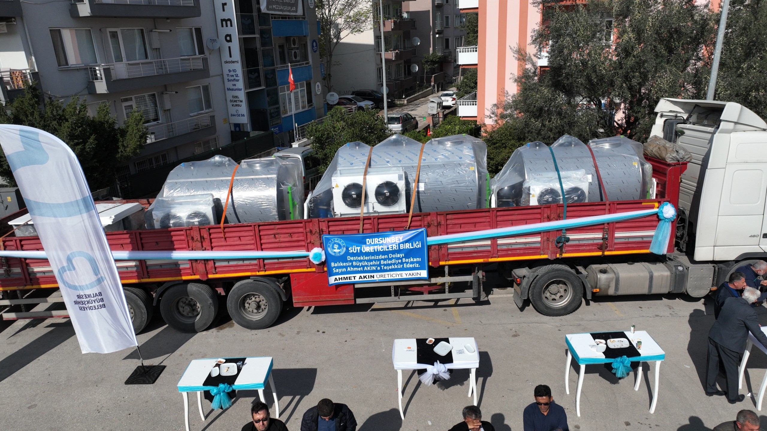 BALIKESİR BÜYÜKŞEHİR'DEN SÜT SOĞUTMA TANKI VE ARAÇ ÜSTÜ TAŞIMA TANKI DESTEĞİ AHMET AKIN: "ÜRETİCİM MUTLUYSA BEN DE MUTLUYUM"