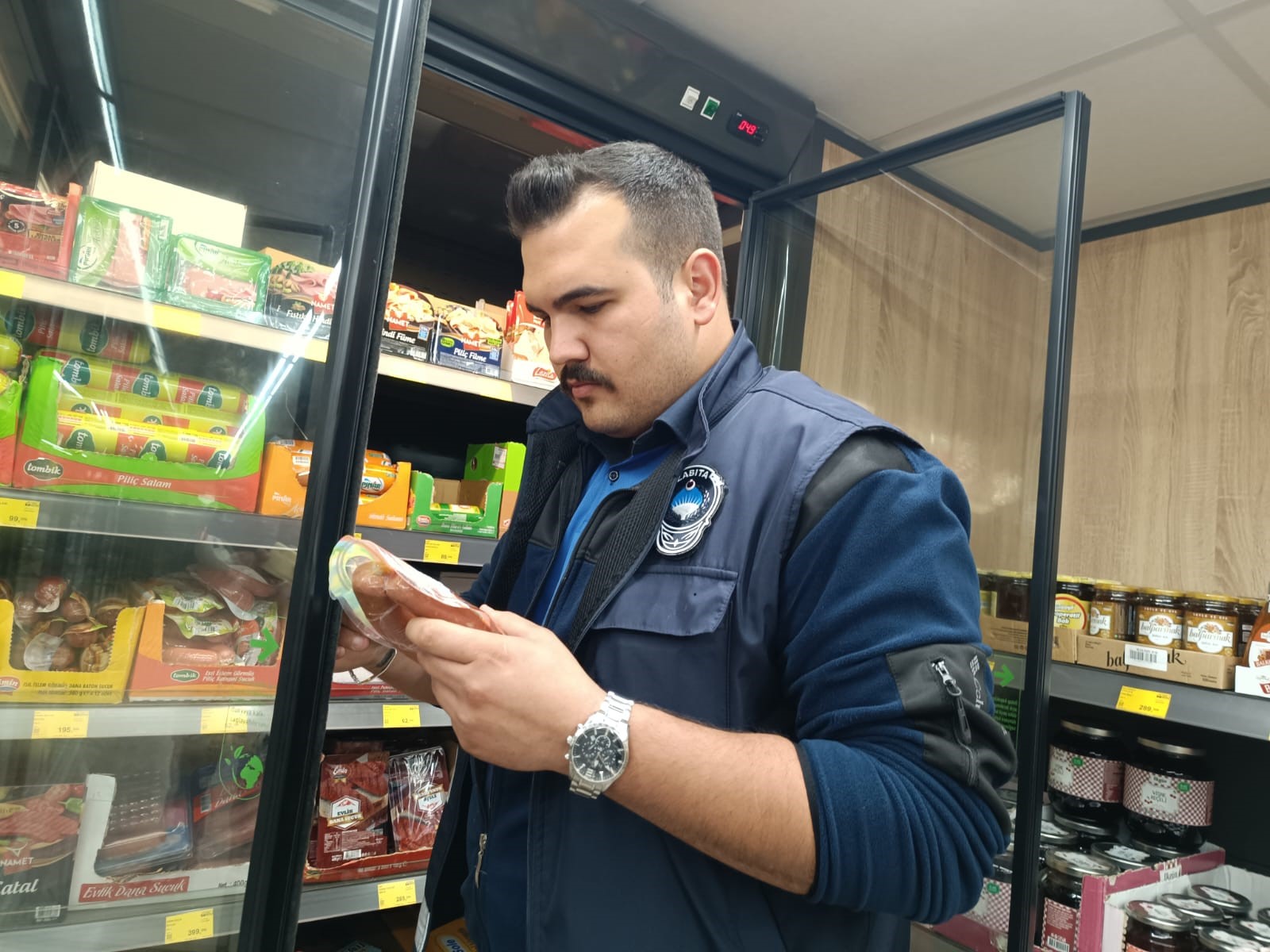 SANDIKLI'DA ZİNCİR MARKETLERE YÖNELİK DENETİM