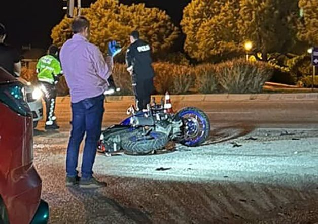 ÇEŞME'DE KORKUNÇ KAZA: MOTOSİKLET SÜRÜCÜSÜ HAYATINI KAYBETTİ