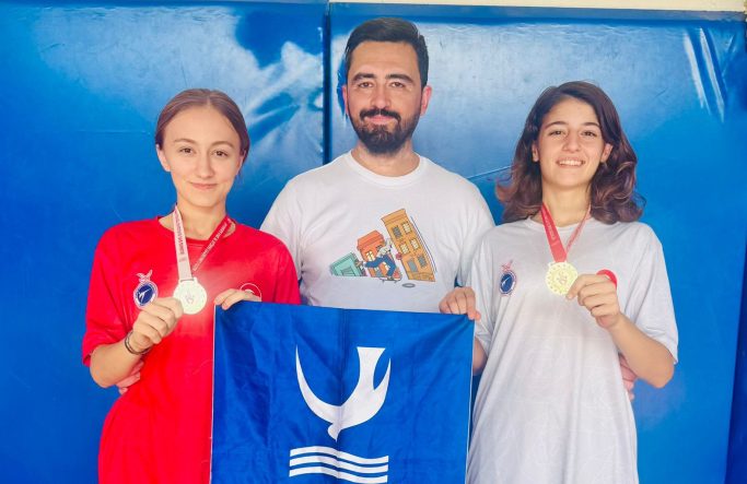 ALİAĞALI KADIN TAEKWONDOCULAR ZİRVEDE