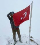ELAZIĞLI SPORCU CUMHURİYET COŞKUSUNU ERCİYES'İN ZİRVESİNE TAŞIDI