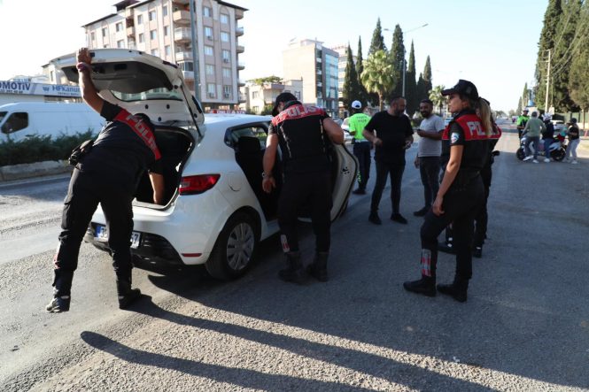 POLİSTEN ŞEHİRDE FİRARİ TEMİZLİĞİ: 718'İ YAKALANDI