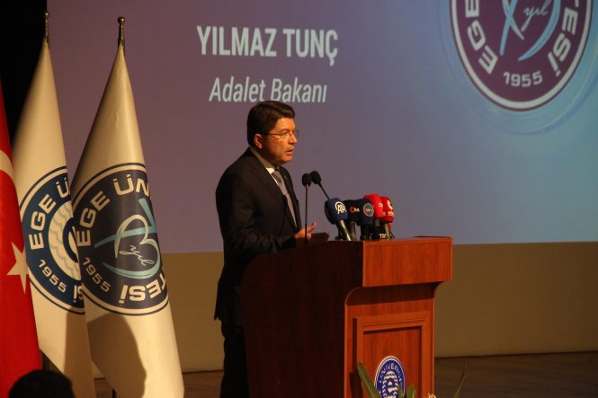 ADALET BAKANI YILMAZ TUNÇ: "YENİ ANAYASAYA İHTİYAÇ VAR" "FİZİKİ VE DEMOKRATİK KALKINMA ANLAMINDA BÜYÜK REFORMLARA İMZA ATTIK"