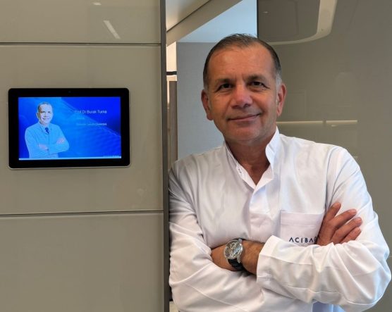 YENİLİKÇİ VE ETKİN TEDAVİ PROF. DR. TURNA, ACIBADEM KENT'TE ÜROLOJİK TEDAVİLERDE ROBOTİK CERRAHİ VE MİNİMAL İNVAZİV YÖNTEMLERDEKİ UZMANLIĞIYLA TANINIYOR