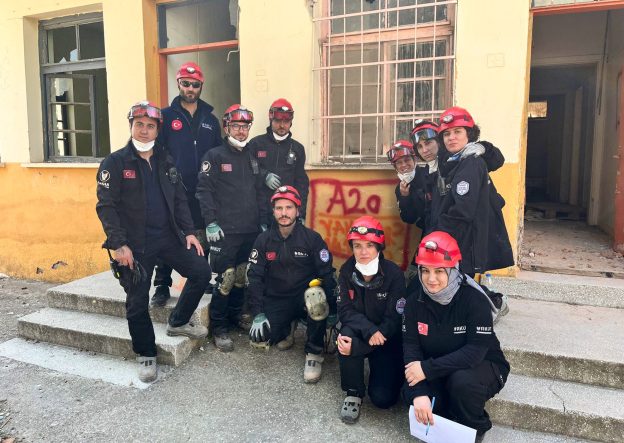 YAKUT'TAN DEPREM TATBİKATINDA BAŞARILI PERFORMANS YAKUT, İZMİR'DEKİ 6,6 BÜYÜKLÜĞÜNDEKİ DEPREM TATBİKATINDA GÖREV ALDI