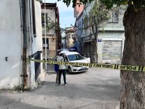 KIZILAY PERSONELİ YEMEK DAĞITIRKEN VURULDU MADDE BAĞIMLISI SALDIRGAN YAKALANDI, YARALI PERSONELİN DURUMU İYİ