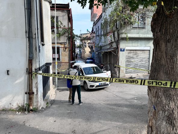 KIZILAY PERSONELİ YEMEK DAĞITIRKEN VURULDU MADDE BAĞIMLISI SALDIRGAN YAKALANDI, YARALI PERSONELİN DURUMU İYİ