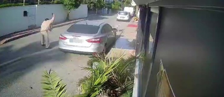 KÖPEĞİ SİLAHLA VURAN EMEKLİ POLİS İÇİN 4 YILA KADAR HAPİS TALEBİ İLK DURUŞMAYA GELMEYEN SANIK HAKKINDA YAKALAMA KARARI ÇIKARILMASINA HÜKMEDİLDİ