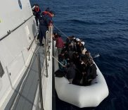 FACİADAN DÖNÜLDÜ: 40'I ÇOCUK 64 DÜZENSİZ GÖÇMEN KURTARILDI