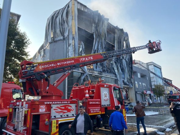 KOCAELİ'DE PARFÜM FABRİKASI FACİASI SONRASI SKANDAL PAYLAŞIMLAR: ÖLENLERE HAKARET VE KÜFÜR ETTİLER