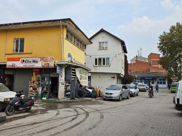SINDIRGI'DA DEPREMLER SÜRÜYOR