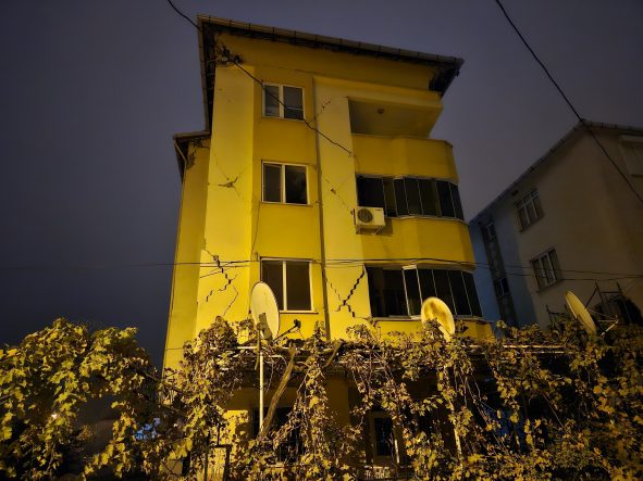 BALIKESİR GECE BOYU SALLANDI