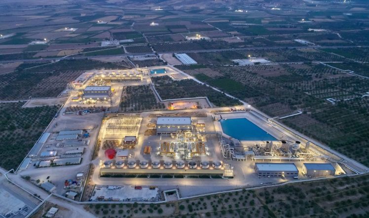 TEMİZ ENERJİDE EN DOĞRU SEÇENEK JEOTERMAL JED YÖNETİM KURULU BAŞKANI ALİ KINDAP: "TÜRKİYE'NİN 2053 NET SIFIR VİZYONUNA GİDEN YOLDA KARBON SALIMI VE İKLİM HEDEFLERİ İÇİN TEK VE EN DOĞRU SEÇENEK JEOTERMAL SANTRALLER." "İLETİM VE DAĞITIMA EN AZ ÜRETİM KADAR ÖNEM VERMEK VE YATIRIM YAPMAK ZORUNDAYIZ"