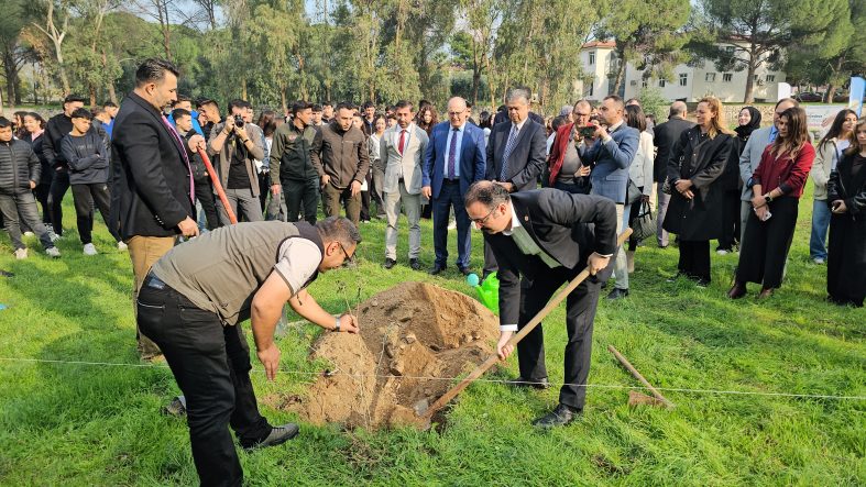 SULTANHİSAR'DA FİDANLAR TOPRAKLA BULUŞTU ÖNCE ÖĞRENDİLER SONRA DİKTİLER