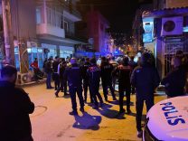 İZMİR'DE SİLAHLI SALDIRI: 1 ÖLÜ, 3 YARALI