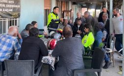 SALİHLİ'DE ÇİFTÇİLERE VE SÜRÜCÜLERE YENİ TRAFİK KURALLARI ANLATILDI