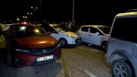 REFÜJE ÇARPAN ARAÇ ZİNCİRLEME KAZAYA SEBEP OLDU: 1 YARALI