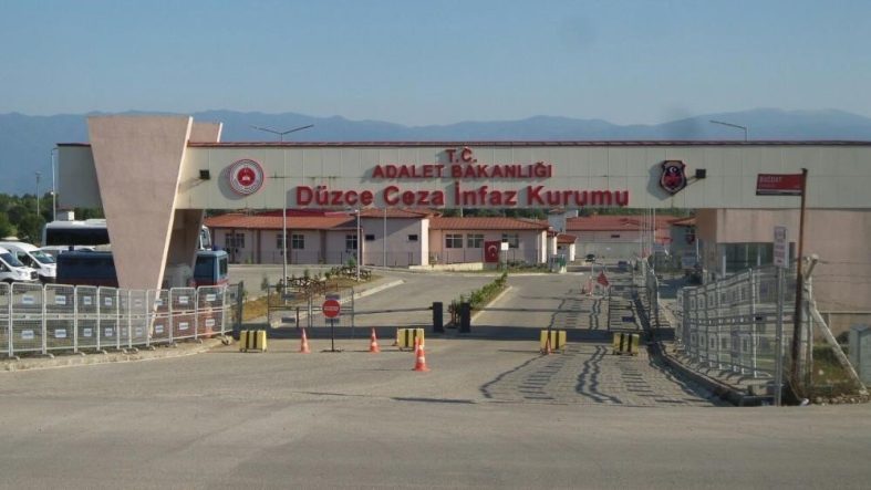 DÜZCE'DE ARANAN 156 KİŞİ YAKALANDI 24'Ü TUTUKLANDI