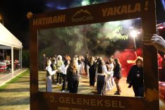 BAŞKAN TETİK, TEPE ŞENLİĞİ'NDE GENÇLERLE BULUŞTU
