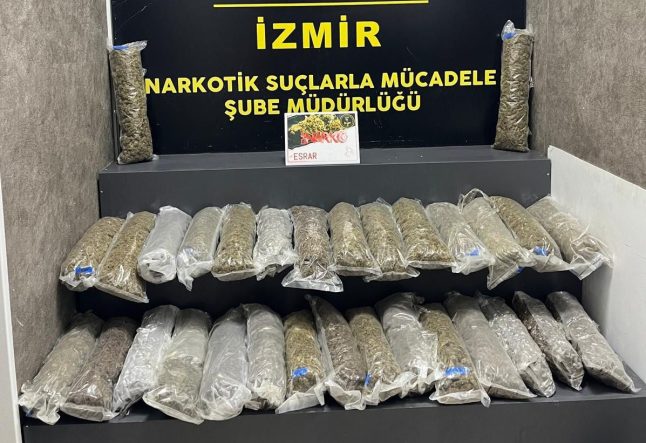 İZMİR'DE UYUŞTURUCU DEPOSUNA BASKIN: 23 KİLO ELE GEÇİRİLDİ