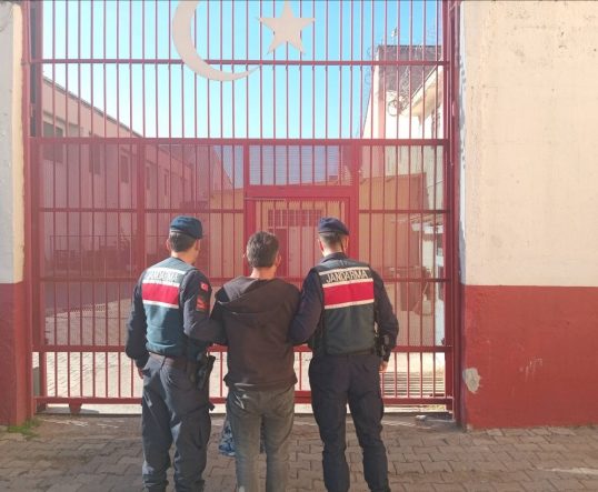 İKİ AYRI SUÇTAN ARANAN, ŞAHIS GERMENCİK'TE YAKALANDI
