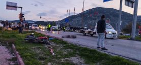 KIRKAĞAÇ'TA OTOMOBİLLE ÇARPIŞAN MOTOSİKLETLİ AĞIR YARALANDI