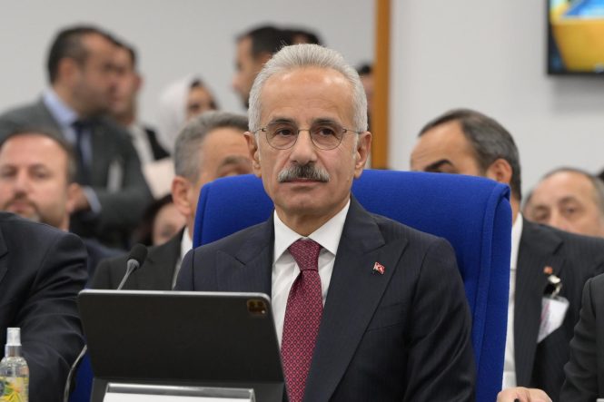 BAKAN URALOĞLU: "YASAL OLMAYAN VPN'LERİN KULLANIMINI BİZ ASLA TAVSİYE ETMİYORUZ" "SABİT İNTERNET HIZINA İLİŞKİN TÜRKSAT OLARAK BELLİ BİR İNİSİYATİF ALACAĞIZ" "İSTANBULLUNUN 4,7 MİLYON BİLGİSİ İNGİLTERE'YE SIZDIRILMIŞTIR VE USOM BUNU ORTAYA KOYMUŞTUR" "GEBZE'DE Kİ BİNANIN YIKILMASINDA METRO İNŞASININ BİR ETKİSİ YOK" "HAVAYOLU SEYAHATİNDE 2025 YILINDA ORTALAMA BİLET FİYATI 2 BİN 560 LİRADIR" "TELEFON GÖRÜŞMELERİ MAHKEME KARARLARI DIŞINDA DİNLENEMİYOR"