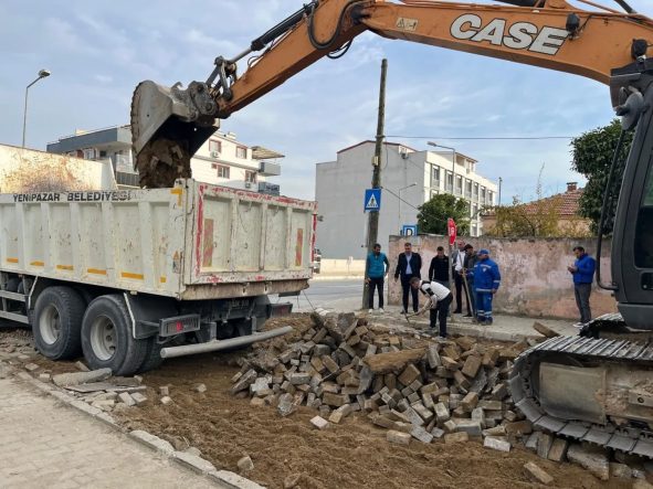 YENİPAZAR'DA YOL ÇALIŞMALARI HIZLANDI BAŞKAN ERCAN: "VATANDAŞLARIMIZI DİNLİYOR, TALEPLERİNİ YERİNE GETİRMEYE DEVAM EDİYORUZ"