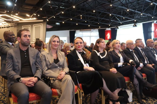 İZMİR'DE 'SAĞLIK DİPLOMASİSİ VE İNOVASYON ZİRVESİ' SAĞLIK TURİZMİ KONFEDERASYONU GENEL BAŞKANI PROF. DR. AYSUN BAY: "İZMİR'İN TERMAL TESİS ALTYAPISI, KENTİN CAZİBESİNİ ARTIRAN BAŞLICA UNSURLAR ARASINDA YER ALIYOR"