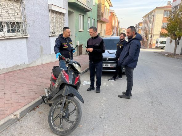 YÜRÜME GÜÇLÜĞÜ ÇEKEN SİMİTÇİNİN ÇALINAN EKMEK TEKNESİ POLİS TARAFINDAN 3 GÜNDE BULUNDU ÇALINAN MOTOSİKLETİ BULUNAN ADAM: "ÇOK SEVİNÇLİYİM ALTIN BULMUŞ GİBİYİM"
