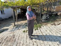 450 YILLIK KÖY HAYALET KÖYE DÖNÜŞTÜ...KÖYDE SADECE 4 KİŞİ YAŞIYOR 450 YILLIK KÖYDE SUSUZLUK YÜZÜNDEN KİMSE KALMADI SUSUZLUK YÜZÜNDEN TERKEDİLEN 450 YILLIK KÖYÜN SADECE 3 HANESİNDE DUMAN TÜTÜYOR