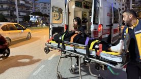 GAZİPAŞA'DA OTOMOBİL İLE MOTOSİKLET ÇARPIŞTI: 1 YARALI