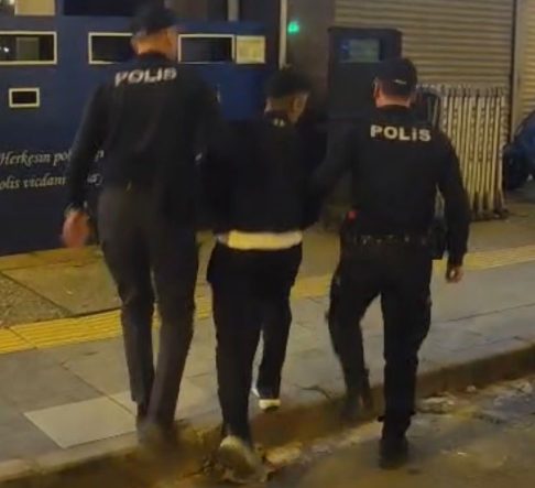 YAŞININ 3 KATI HAPİS CEZASIYLA ARANAN ÇOCUK, YAKALANDI