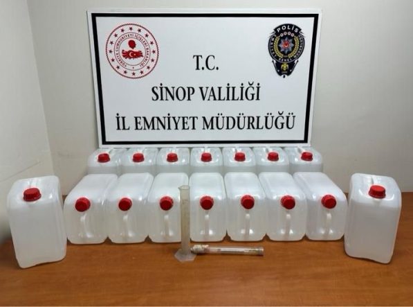SİNOP'TA 2025 YILINDA 2 BİN 400 LİTRE SAHTE ALKOL ELE GEÇİRİLDİ