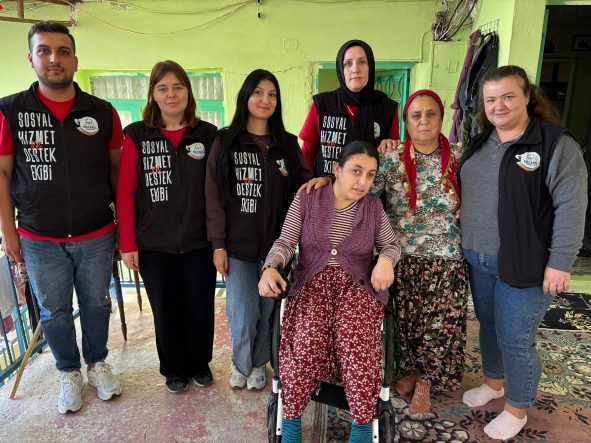 KOÇARLI BELEDİYESİ SOSYAL HİZMET DESTEK EKİBİ İHTİYAÇ SAHİPLERİNİN YANINDA OLMAYI SÜRDÜRÜYOR