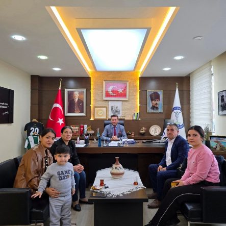 BAŞKAN TATIK MAKAMINDA DMD HASTASI MEHMET'İ AĞIRLADI