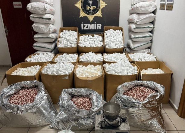İZMİR'DE REKOR DÜZEYDE UYUŞTURUCU HAP OPERASYONU: 2,3 MİLYON ADET ELE GEÇİRİLDİ