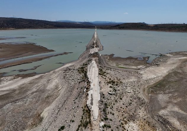ÇEŞME'DE REKOR YAĞIŞA RAĞMEN KUTLU AKTAŞ BARAJI'NDA DOLULUK YÜZDE 1'İN ALTINDA