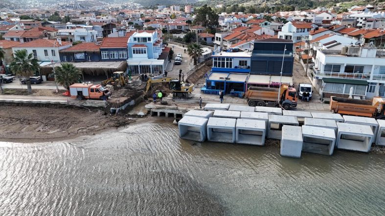 FOÇA'DA SEL VE TAŞKIN FELAKETİNE GECİKMELİ TEDBİR