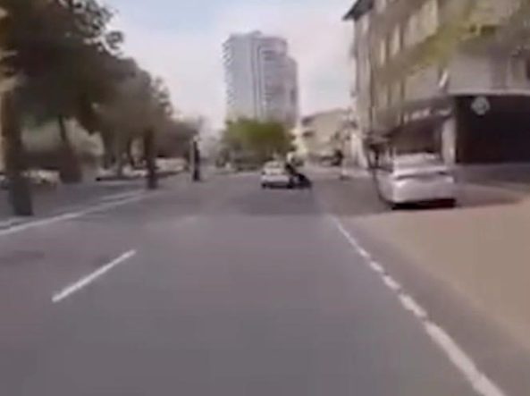 HATALI ŞERİT DEĞİŞTİRDİ, MOTOSİKLET SÜRÜCÜSÜNÜ DÜŞÜRDÜ: 1 GÖZALTI KAYSERİ'DE MOTOSİKLET SÜRÜCÜSÜNE ÇARPAN ŞAHIS ASLİ KUSURLU GÖRÜLDÜ