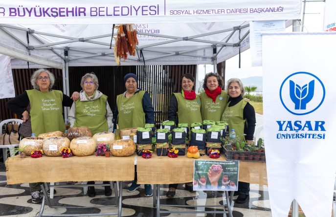 İZMİR'DE YÜZLERCE GÖNÜLLÜ "İYİLİK" İÇİN TEK YÜREK OLDU ALSANCAK'TAN BOSTANLI'YA İYİLİK RÜZGARI ESTİ