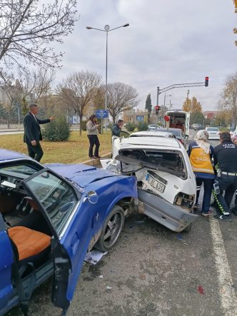 ELAZIĞ'DA 4 ARAÇLI ZİNCİRLEME KAZA: 1 YARALI